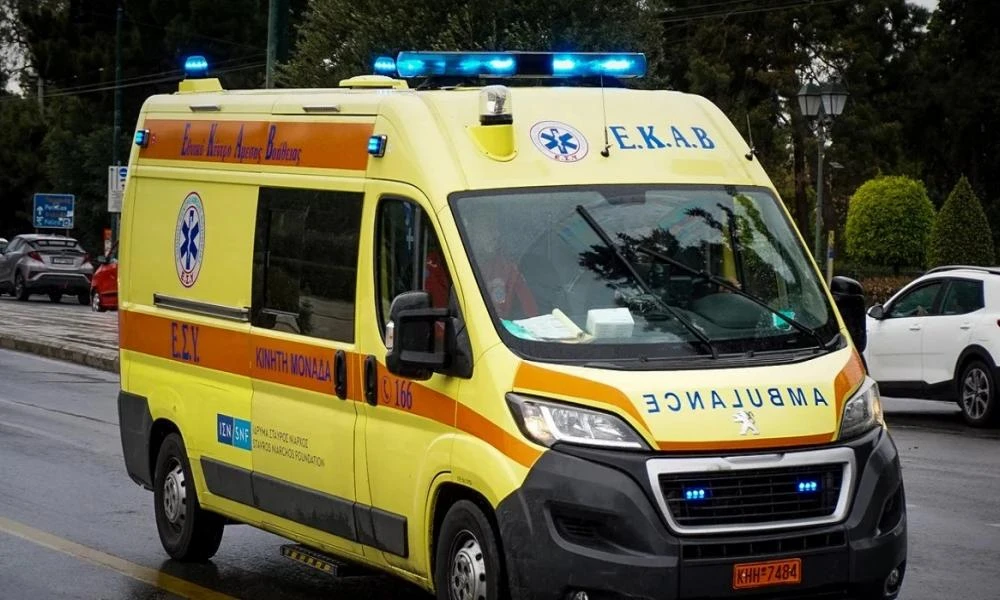 Τραγωδία στην Κορινθία: Νεκρός δικυκλιστής που «καρφώθηκε» σε κολόνα